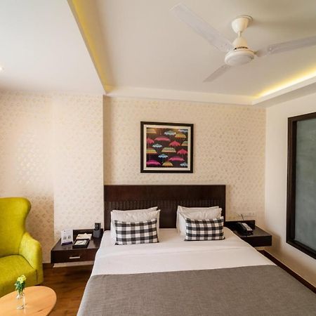 Rockland Hotel, C.R Park New Delhi Exteriör bild
