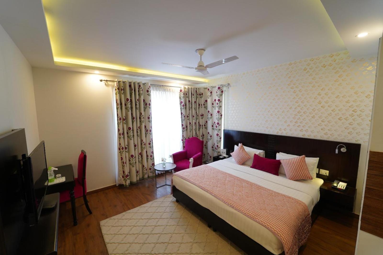 Rockland Hotel, C.R Park New Delhi Exteriör bild