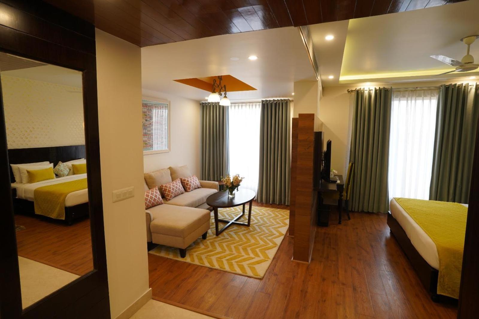 Rockland Hotel, C.R Park New Delhi Exteriör bild
