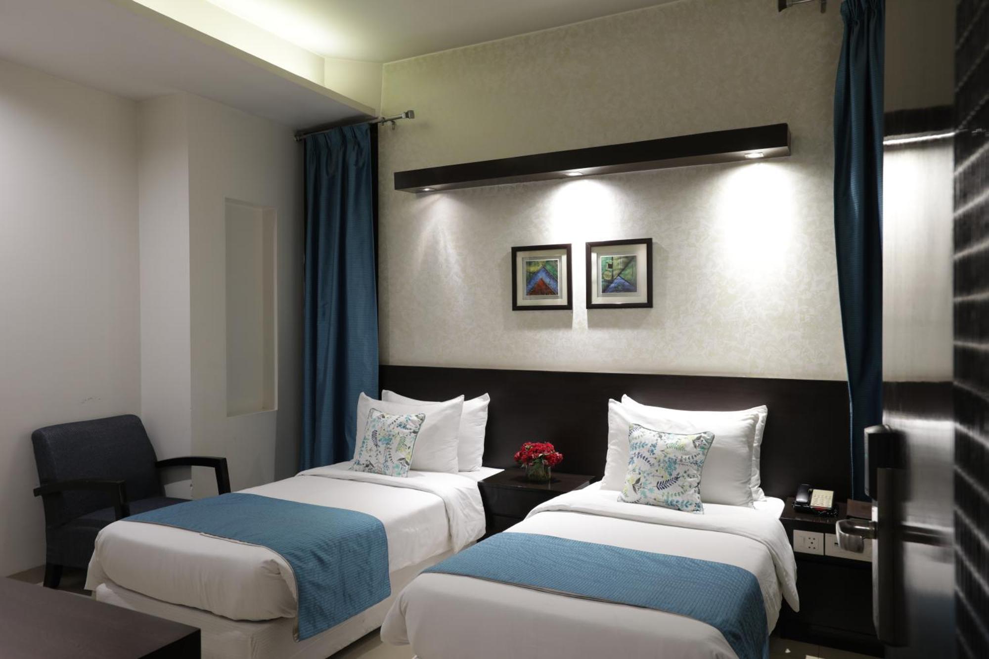 Rockland Hotel, C.R Park New Delhi Exteriör bild