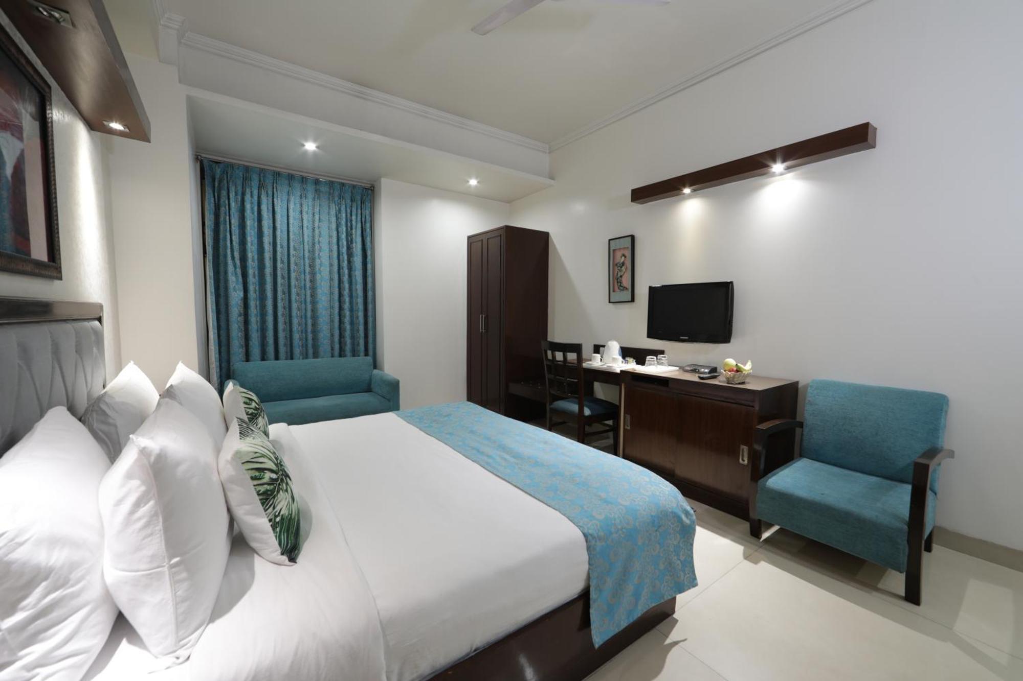Rockland Hotel, C.R Park New Delhi Exteriör bild