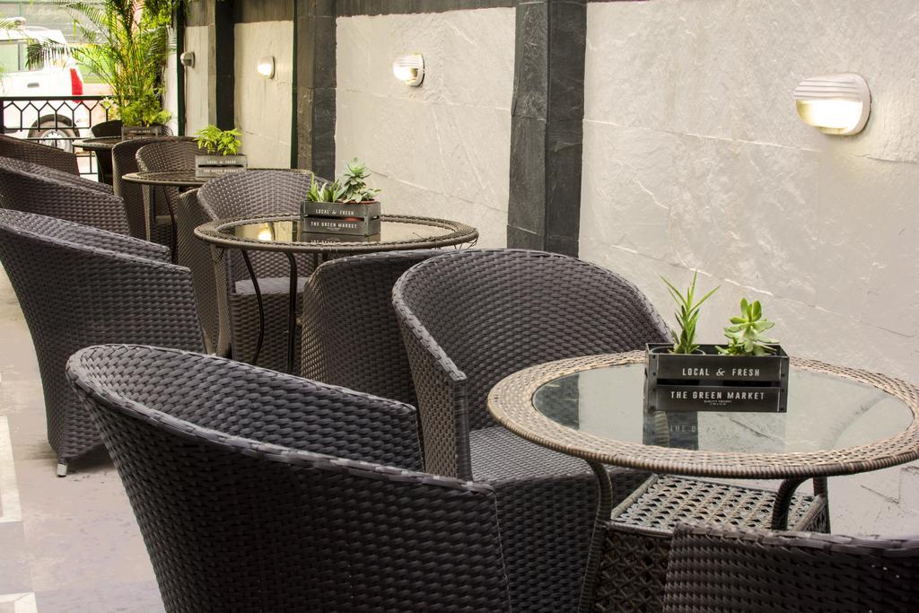 Rockland Hotel, C.R Park New Delhi Exteriör bild