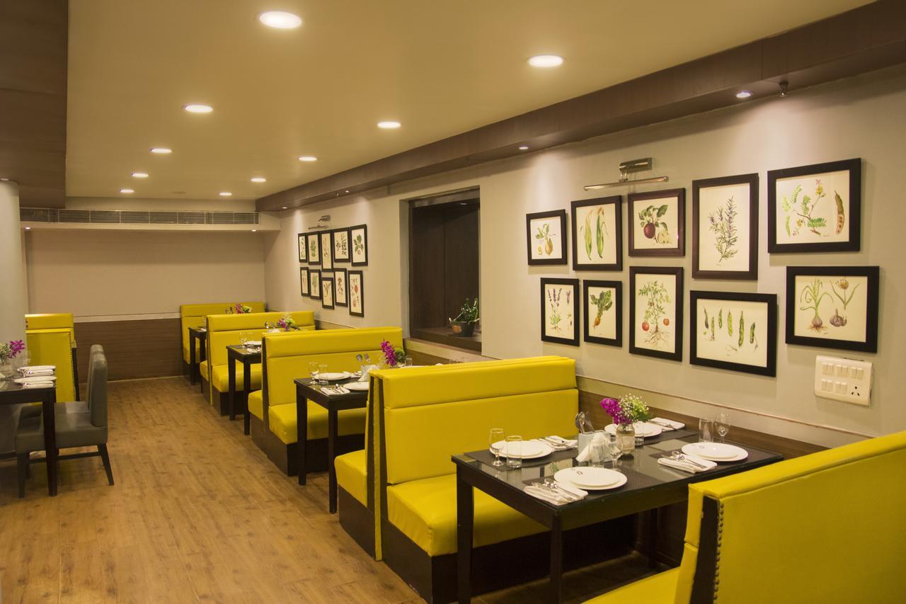 Rockland Hotel, C.R Park New Delhi Exteriör bild