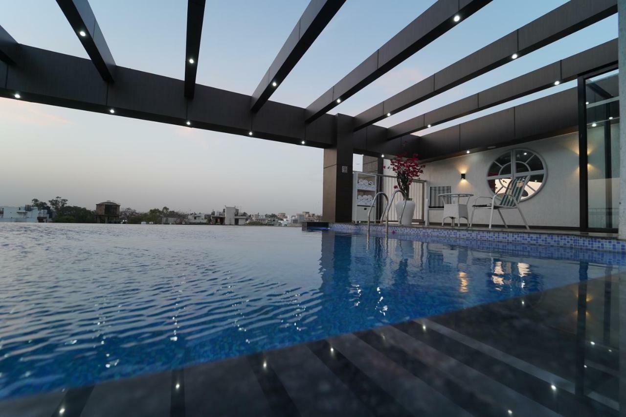 Rockland Hotel, C.R Park New Delhi Exteriör bild