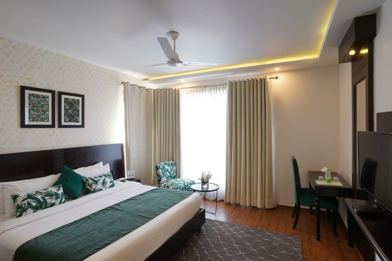 Rockland Hotel, C.R Park New Delhi Exteriör bild